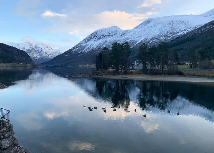Stryn Crystal Apartments - Waterfront Apartment